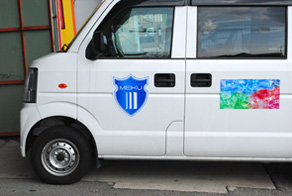 車にオリジナルマグネット